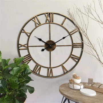 horloge murale or noir chiffres romains vintage industrielle métallique ouverte fixations