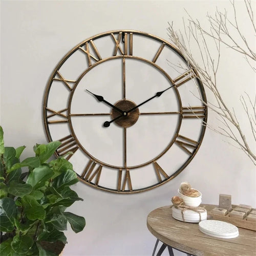 horloge murale or noir chiffres romains vintage industrielle métallique ouverte fixations
