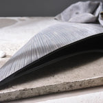 cache plat noir rayures fines moderne opacite vase table deco maison erotique echangisme erotique