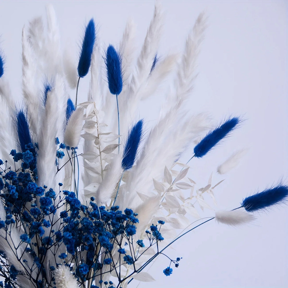 bouquet artificiel herbes plumes fleurs bleues blancs décoration intérieure naturelle rustique anniversaire