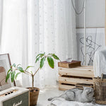 rideau moderne tulle blanc motif points gris minimaliste chaîne métallique adapté salon chambre translucide