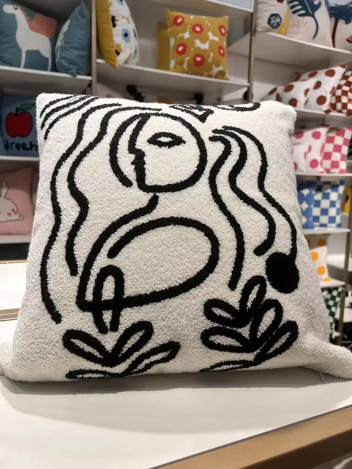 coussin abstrait brodé visages blanc moderne nordique 45x45cm decoration canapé chaise véhicule