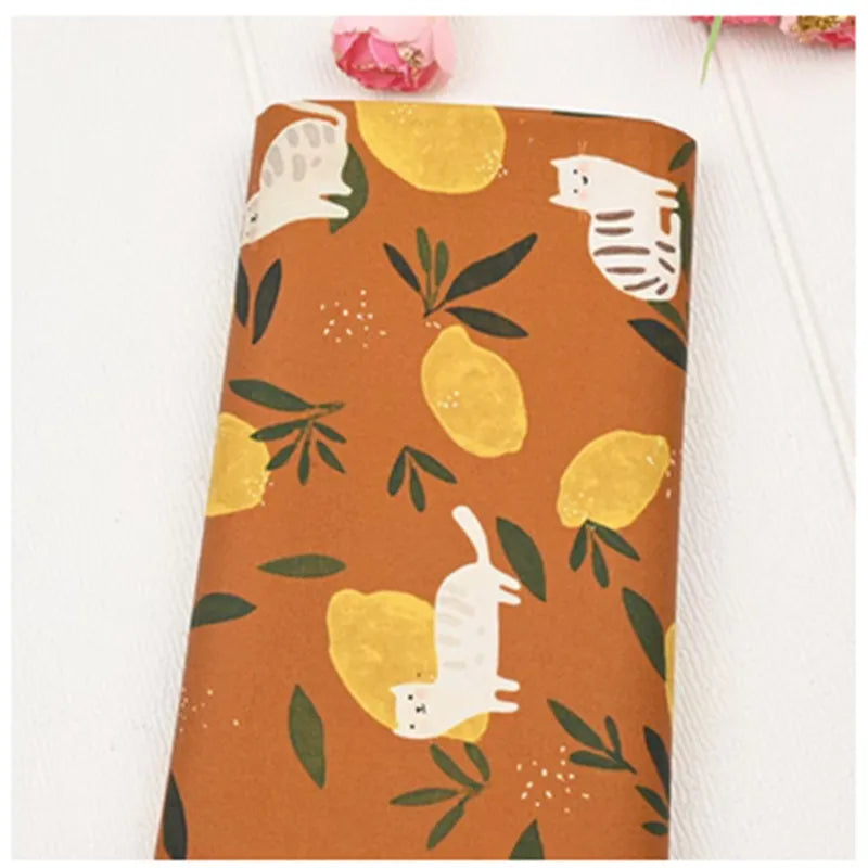 tissu coton imprimé citrons feuilles chats illustration simple vert olive marron blanc beige clair