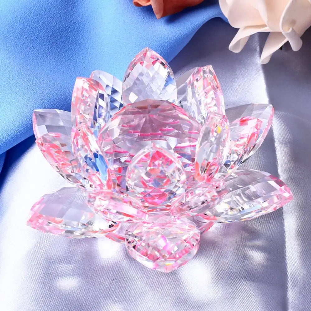 ornements lotus verre transparent rouge rose violet jaune facettes brillantes décoration zen moderne