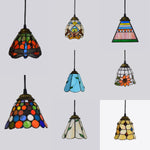 lampe suspendue tiffany multicolore motifs floraux stained glass couloir restaurant étude balcon
