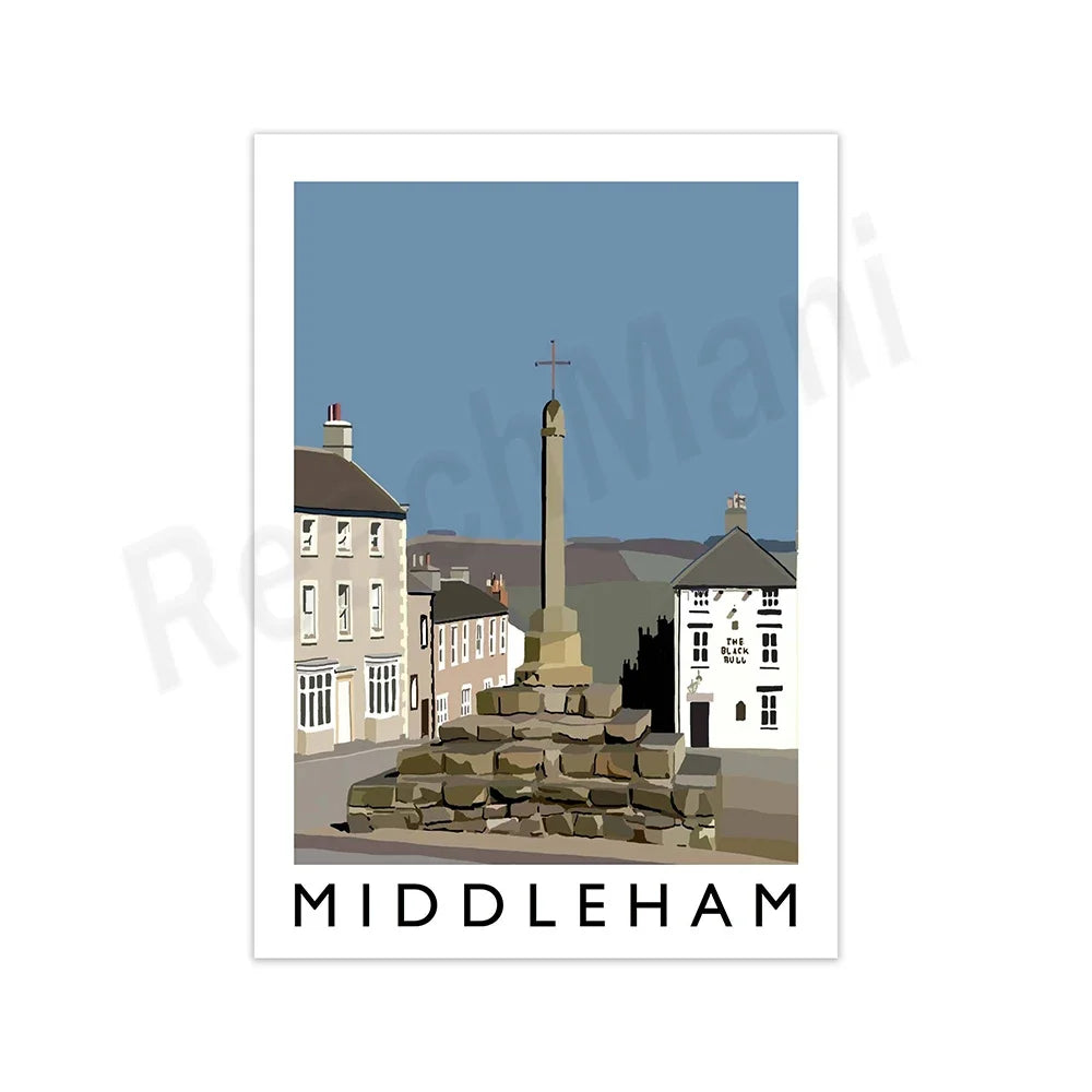 L'image représente une scène urbaine de Middleham, avec des bâtiments historiques et un monument central sous un ciel bleu.