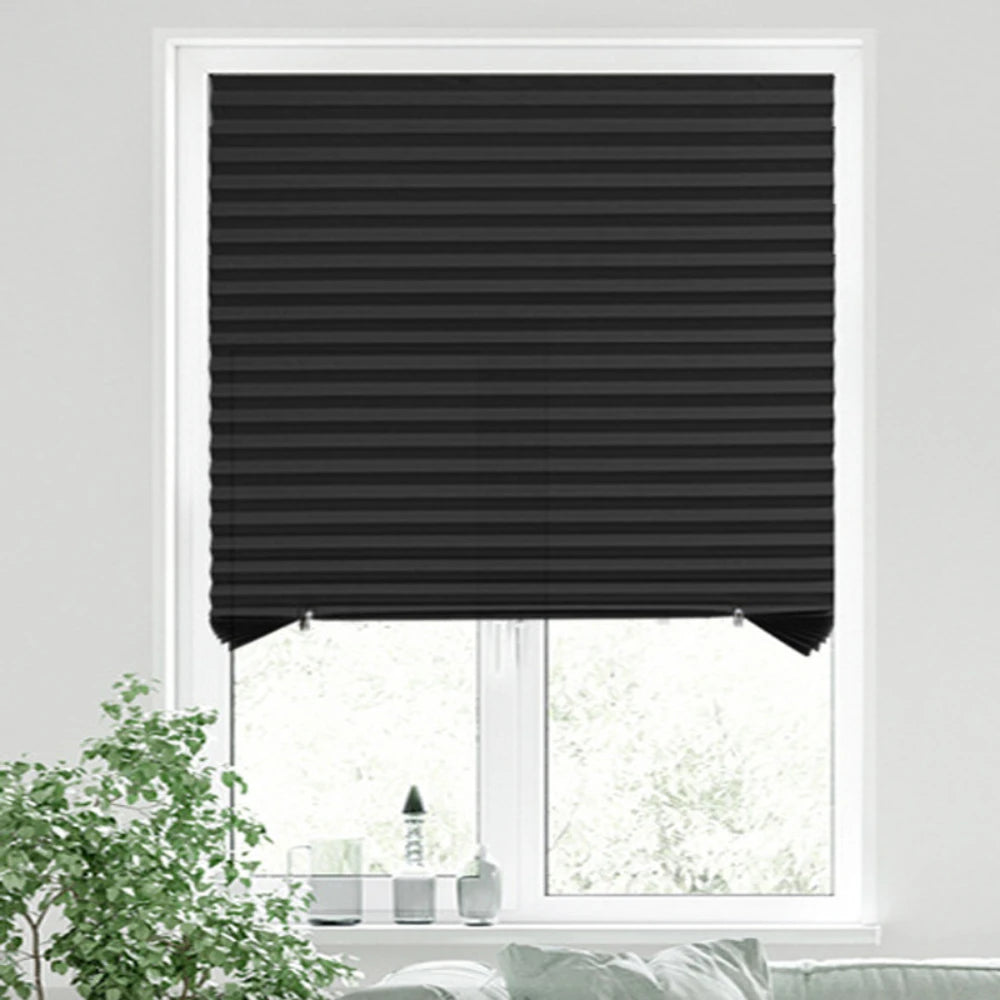rideaux occultants noir blanc stores lamelles rayures horizontales opacité moderne volets roulants chambre balcon