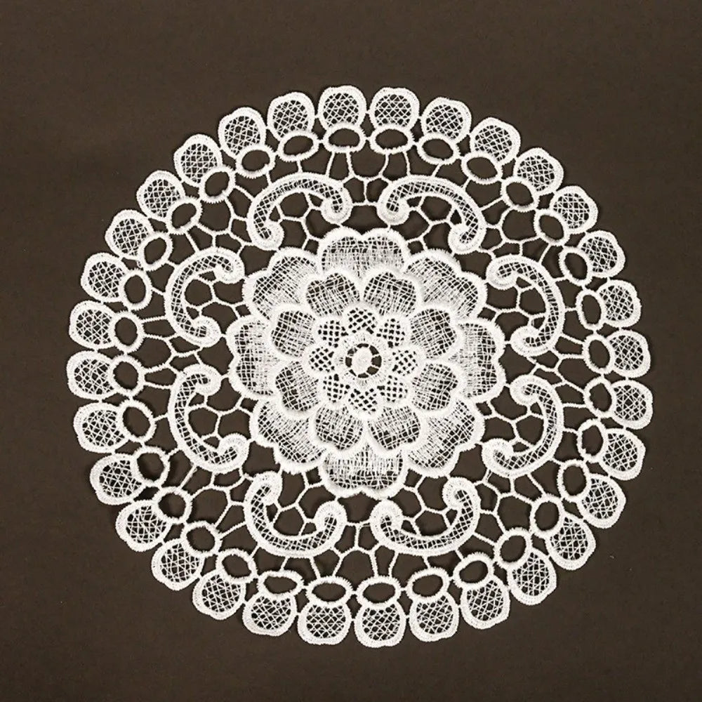 serviettes table dentelle fleurées traditionnelles réutilisables blancs opaques maison fêtes