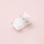 clips plastique transparent rose adhésifs muraux suspendus boîte compartiments protracteur règle feuilles