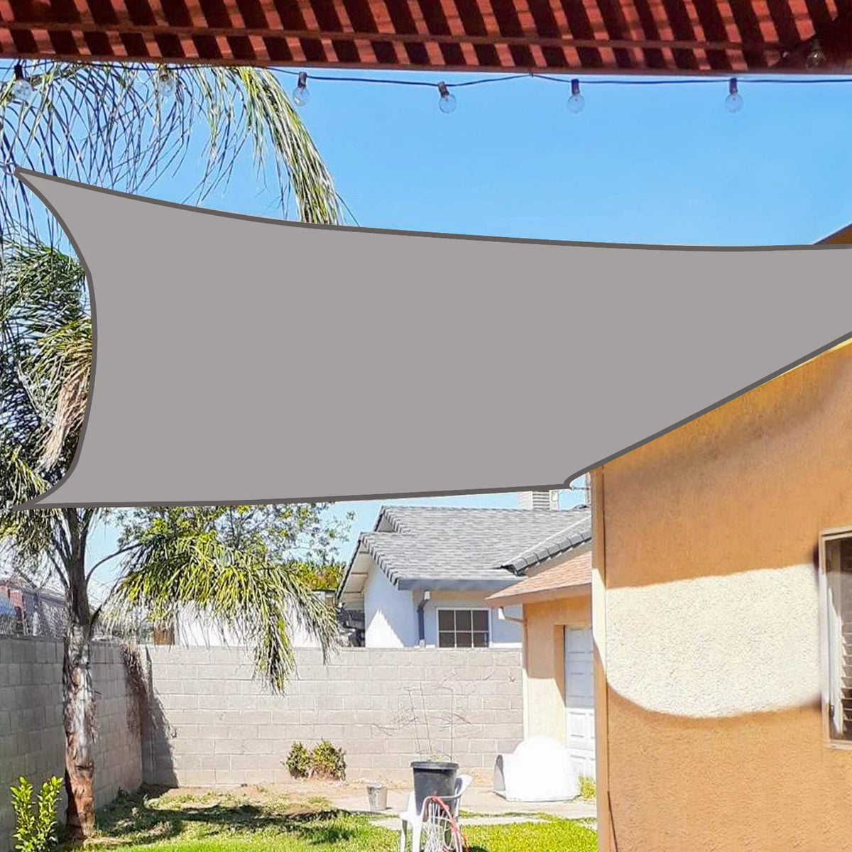 tonnelle gris clair moderne résistante uv imperméable fixée cable patio jardin opacité