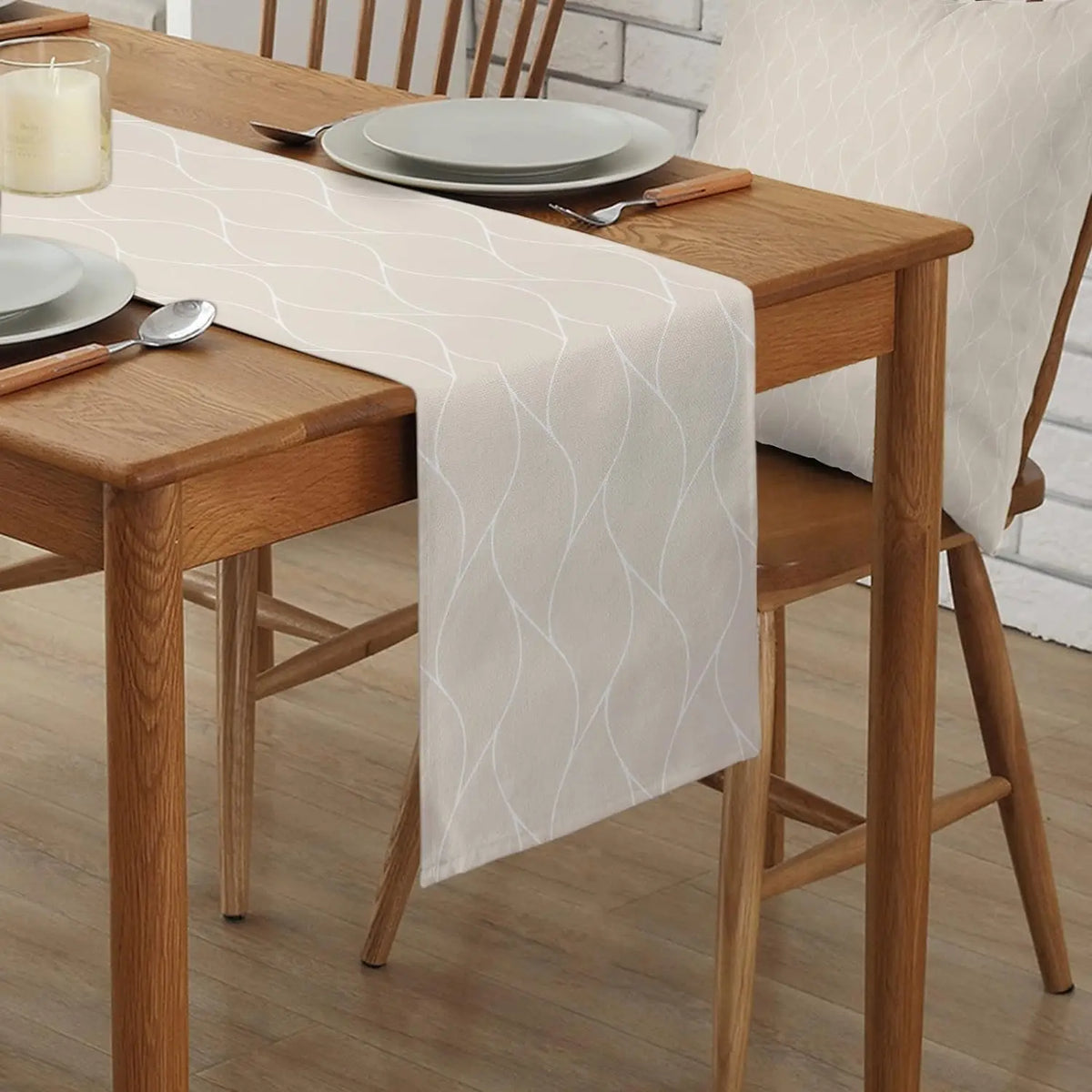 table cheminement lin beige moderne lignes ondulées réutilisable décoration table manger farmhouse