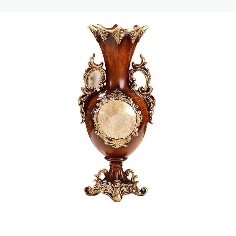 vase baroque ornements dorés motif floral incrustations marbre décor intérieur classique arrangement fleuri