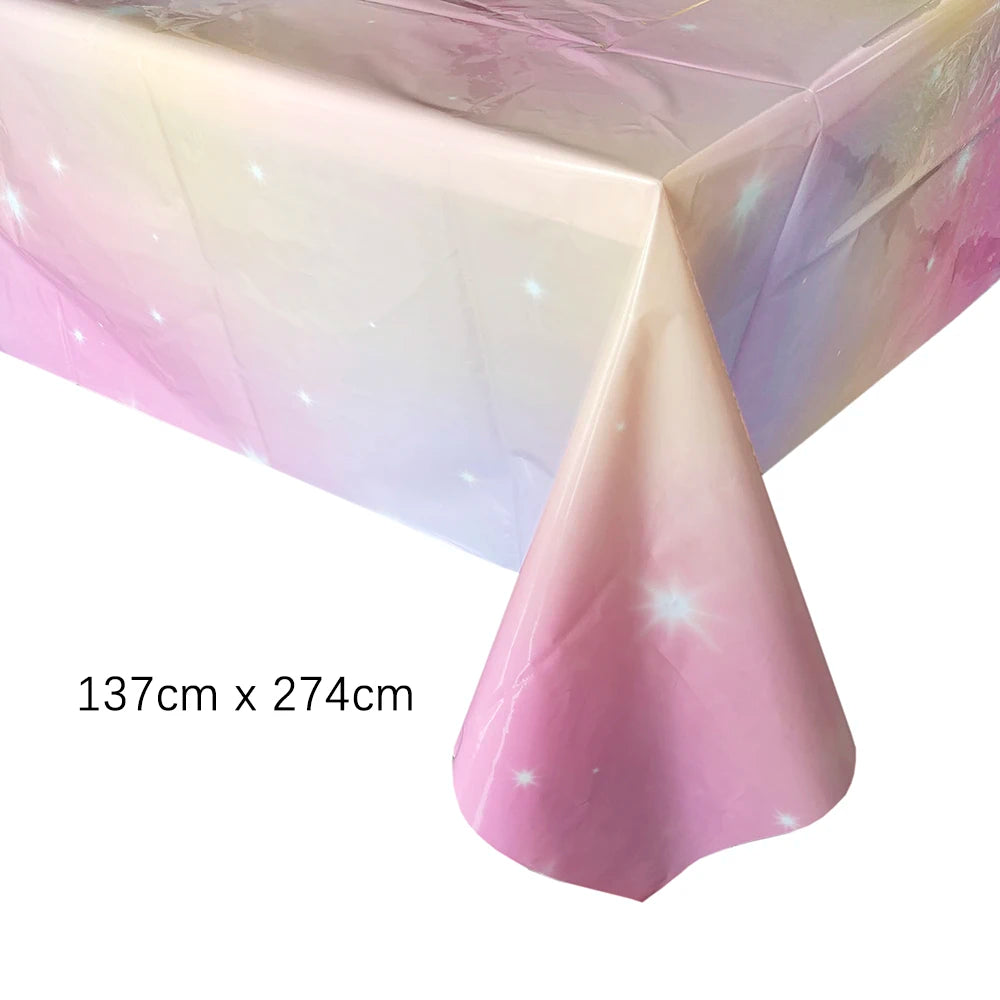 vaisselle jetable anniversaire arc ciel assiettes dorées points confettis serviettes verres festifs