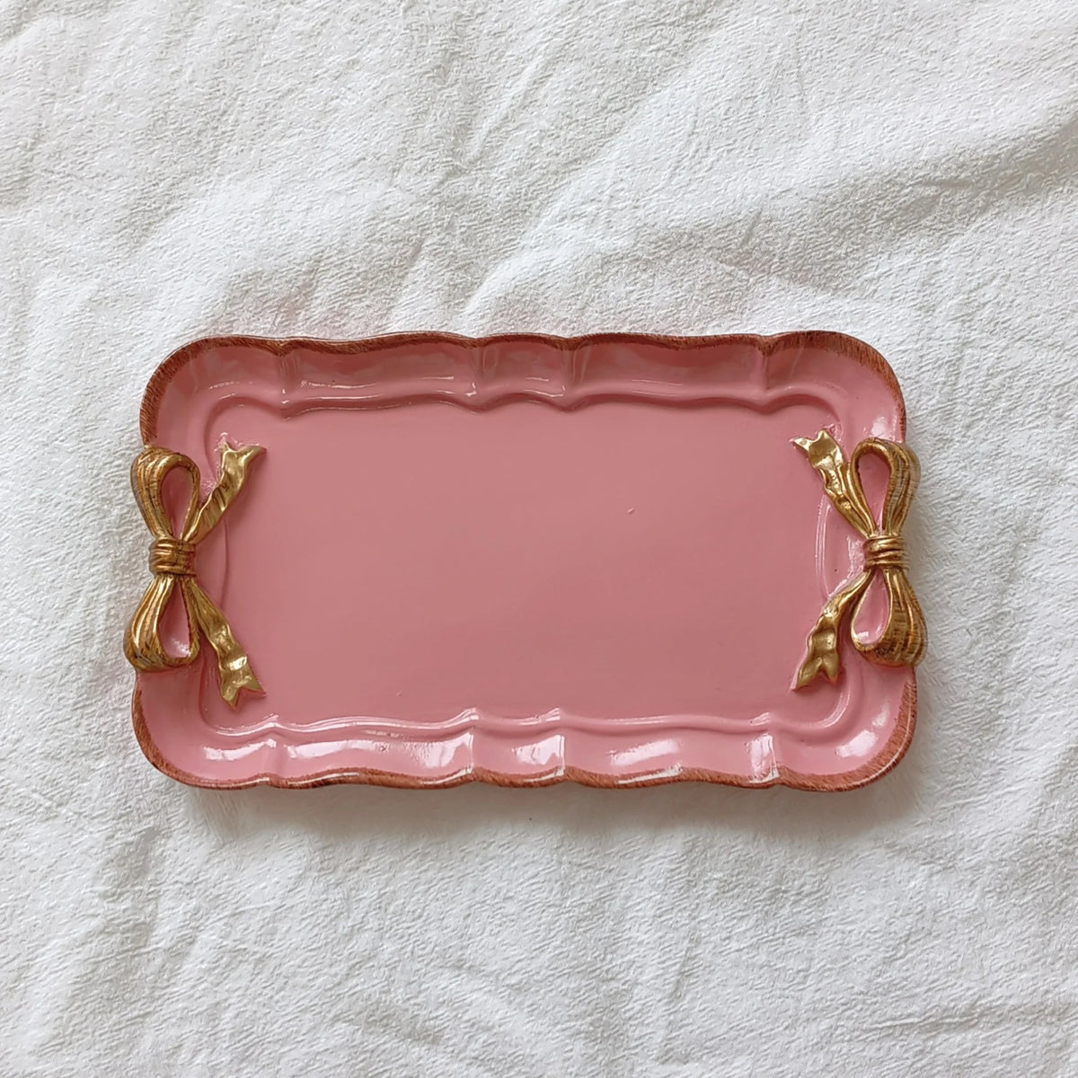 plateau rétro ornements dorés vert pastel rose blanc rouge vintage élégant clips dorés