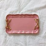 plateau rétro ornements dorés vert pastel rose blanc rouge vintage élégant clips dorés