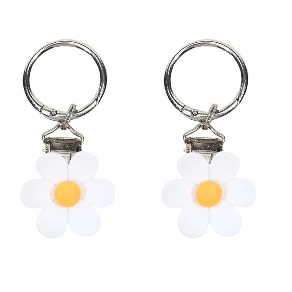 porte clés pince chapeau fleurs simples moderne minimaliste beige blanc jaune rose adhésif voyage