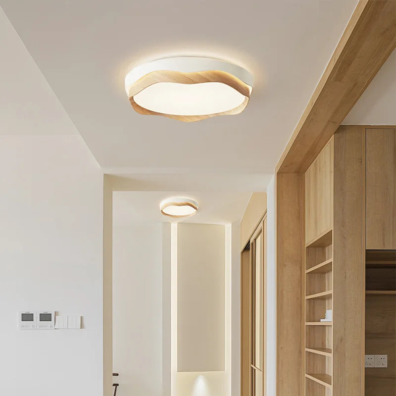 lampes modernes japonais blanc bois clair diffuseur opaque éclairage indirect couloir balcon