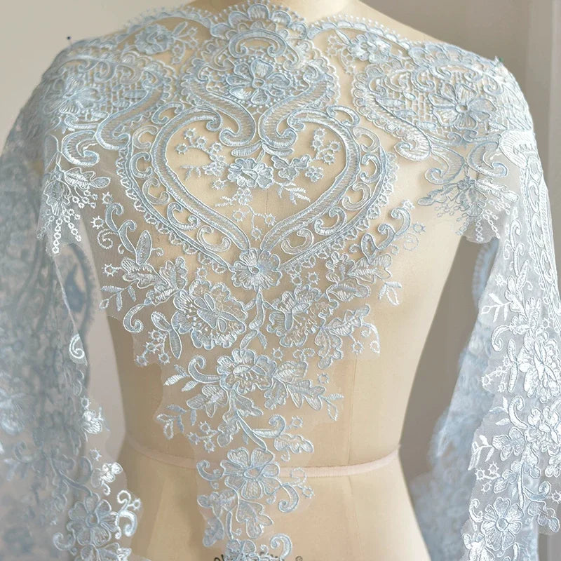 étole élégante broderie fine motifs floraux géométriques polyester translucide rose pâle bleu clair vert