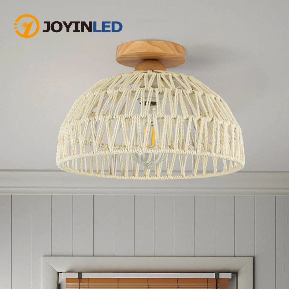 lampe suspendue tressée moderne naturel blanc noir lambris bois abat jour rotin