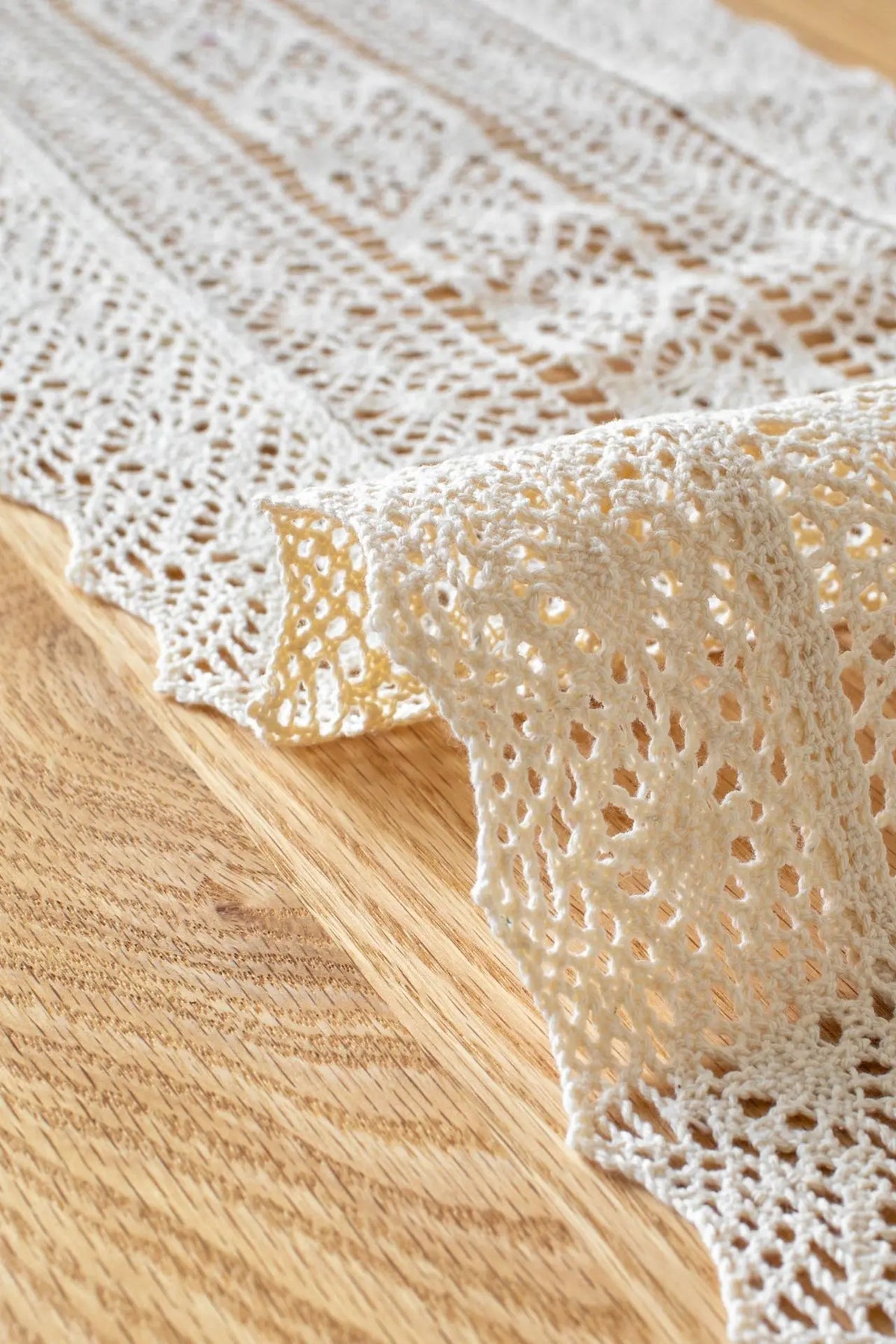 serviettes table dentelle fine blanches motifs floraux classiques maison