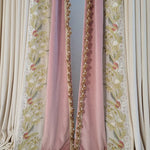 rideaux salon rose beige brodés fleurs classique élégant opacité totale pompons dorés