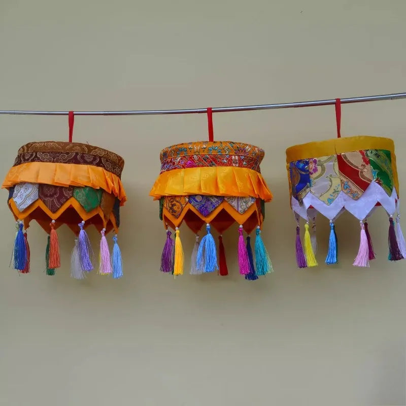 lampe suspendue ethnique broderie couleur variée franges traditionnelle decoration maison tibétaine orange marron vert