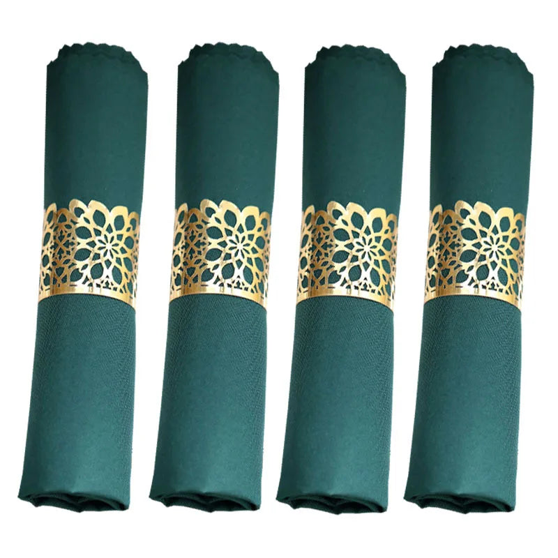 serviettes pliées motif géométrique clips métalliques mariage anniversaire décoration table vert blanc bleu jaune