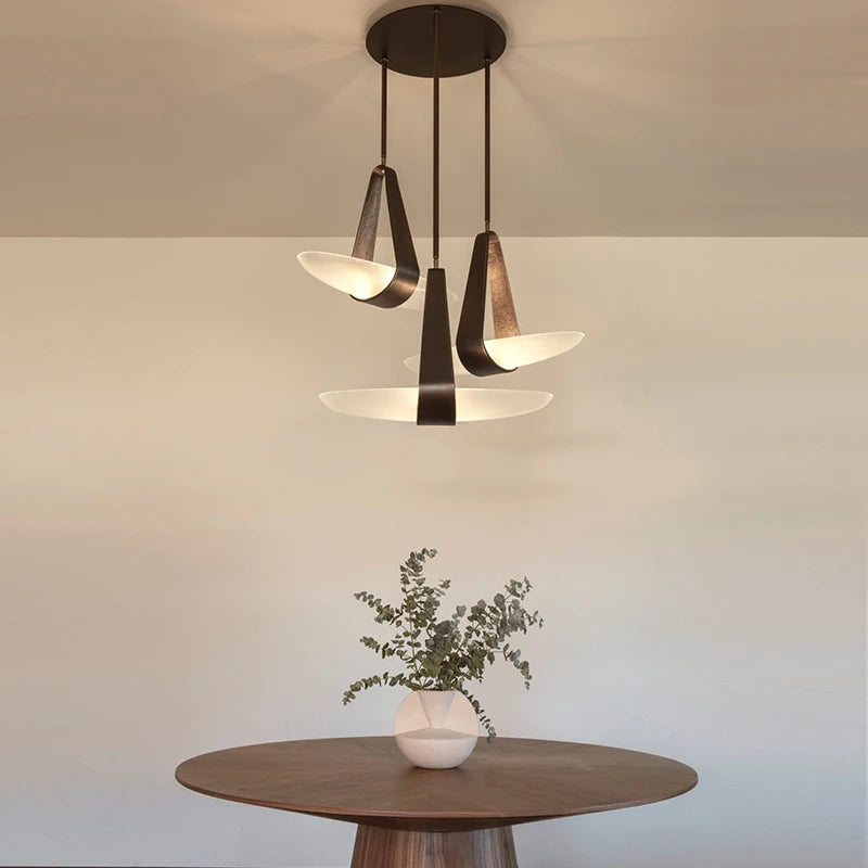 suspension lumineuse moderne noir doré motif géométrique opacité contemporain fixation led chambre