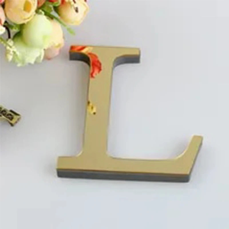 lettres decoratives adhesives ornementales classiques dorées lisses decoration murale festive chambre