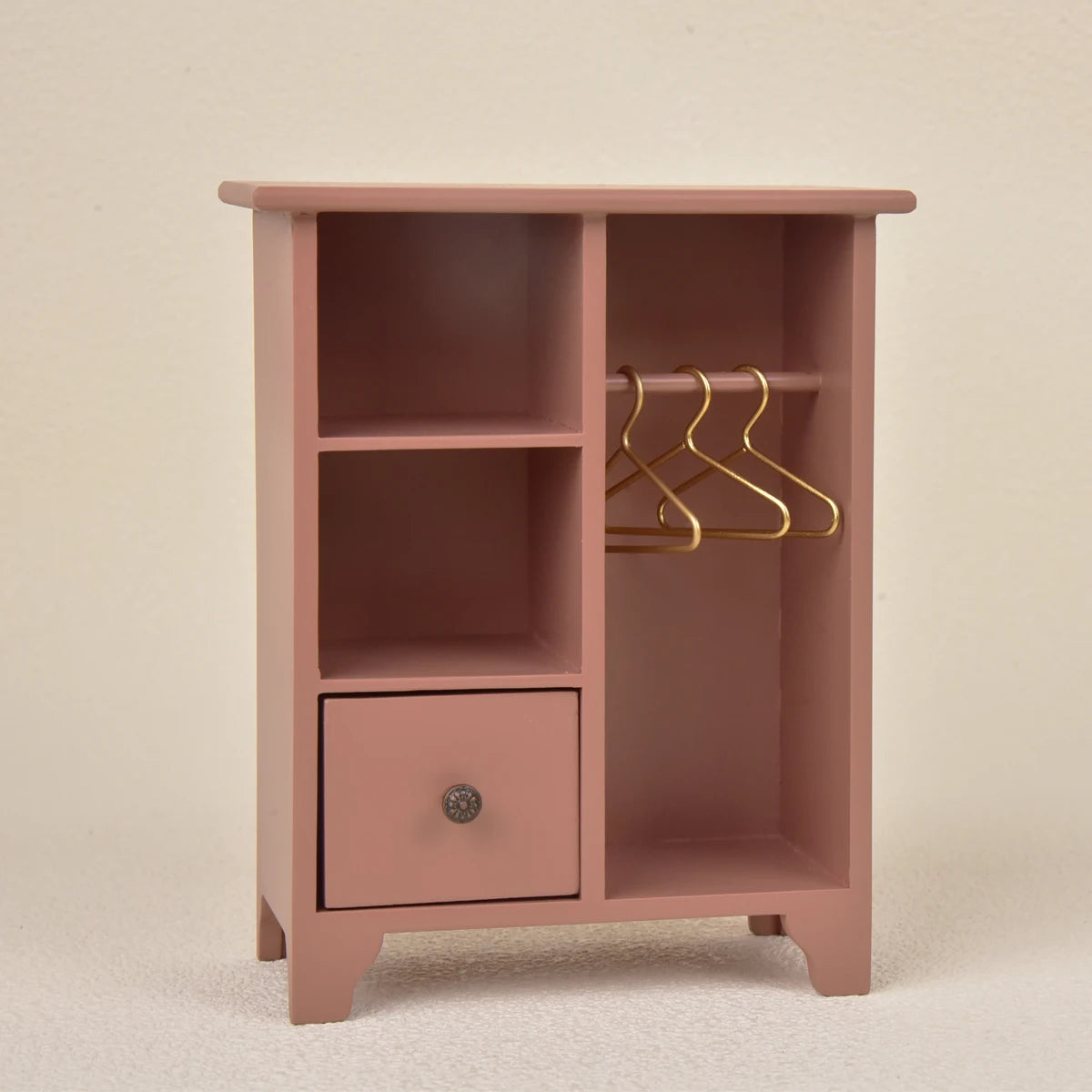 meuble miniature bois rose beige gris poupée rustique vêtements animaux
