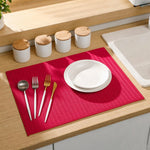tapis cuisine gris blanc motif géométrique moderne assiettes verres couverts bol cuillère assaisonnement 50cm