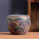 cache pot céramique artisanal méditerranéen couleurs vives motifs texturés plante verte intérieur moderne