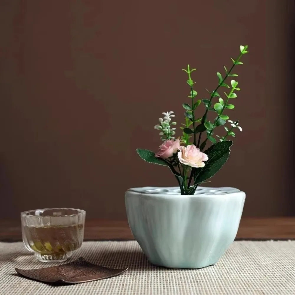 cache pot porcelaine bleu clair rose pâle vert pastel motifs perforations texture ondulée moderne