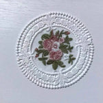 serviette table vintage broderie florale dentelle beige clair classique romantique respectueux environnement table élégante