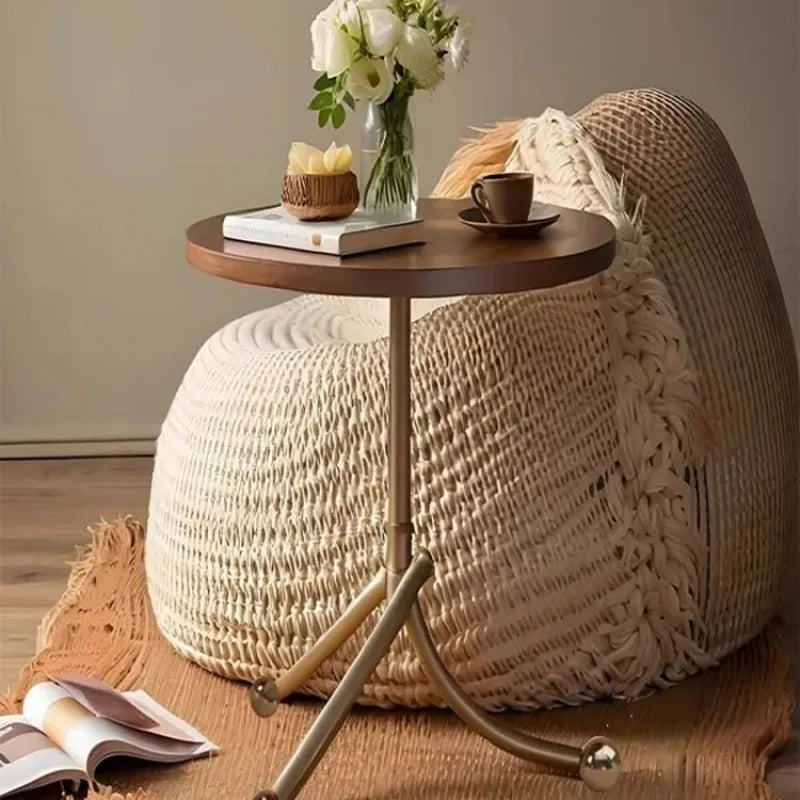 table dappoint ronde moderne bois naturel tissu beige pieds metalliques marronclair blanc minimaliste salon