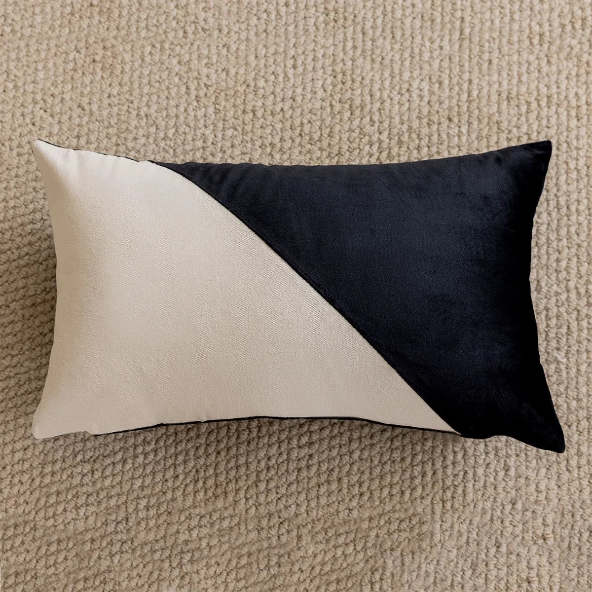 taies d'oreiller décoratives noires blanches motif fleur jacquard respectueuses environnement polyester modernes maison hospitalière