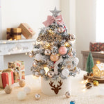Sapin de Noël lumineux vert menthe 45cm sur bureau moderne