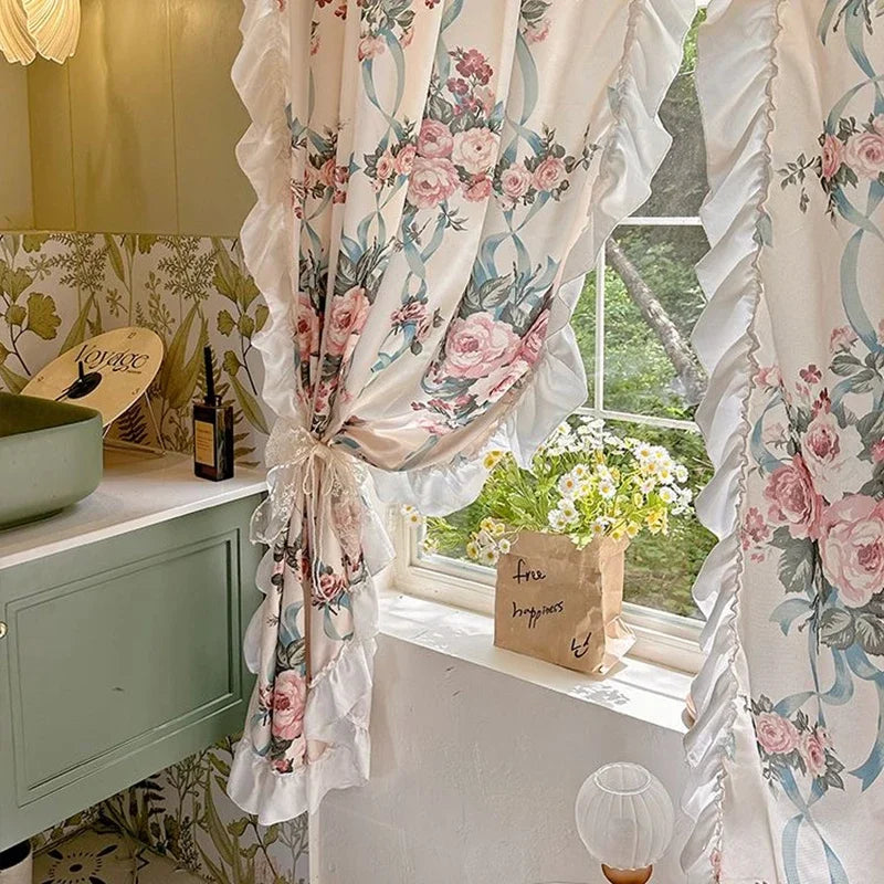 rideau fleurs roses bleues rubans blancs maison moderne