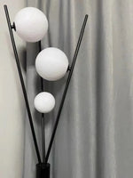 Comparaison des couleurs d'abat-jour noir et blanc