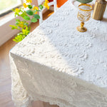 nappe table blanche dentelle brodée fleurs classique mariage fête banquet