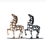 chevaux sculptés bronze doré structure ajourée géométrique moderne décoration chambre