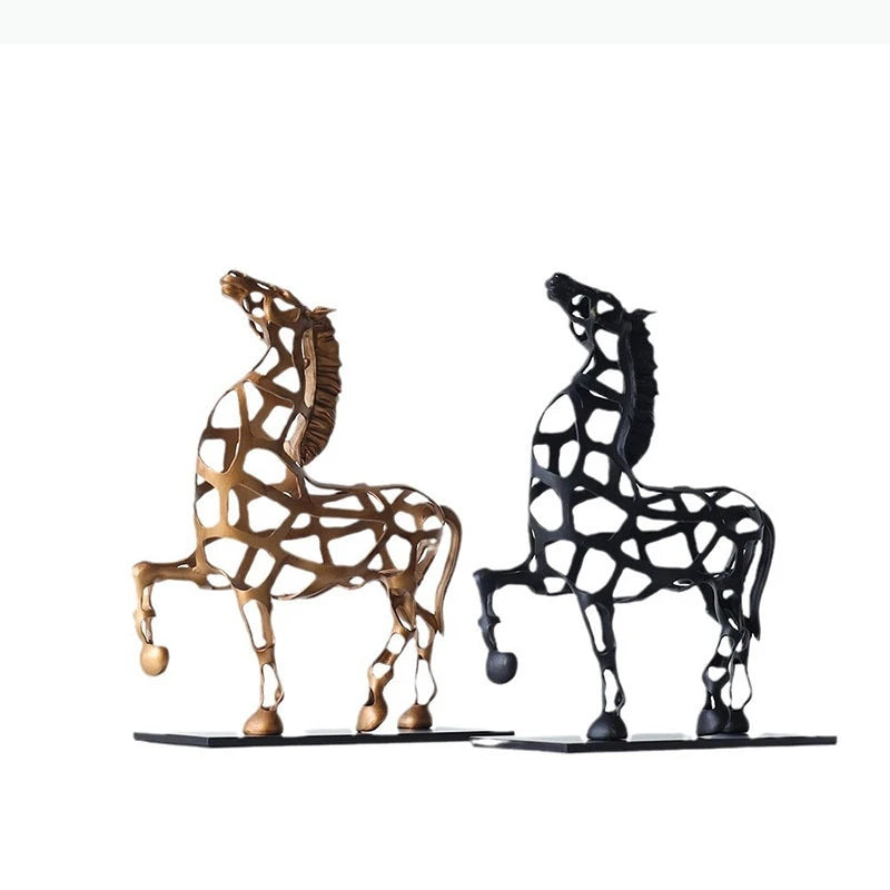 chevaux sculptés bronze doré structure ajourée géométrique moderne décoration chambre