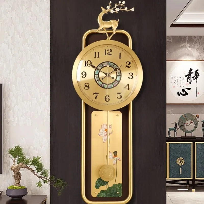 horloge murale or traditionnelle décoration florale chiffres arabes métal doré cerf montagnes