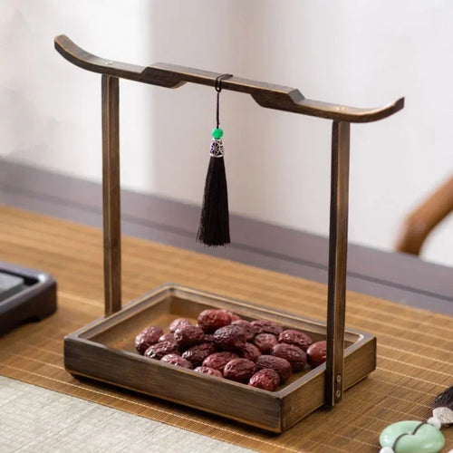 présentoir bois foncé support bijoux vis classique grains pompon fruits secs