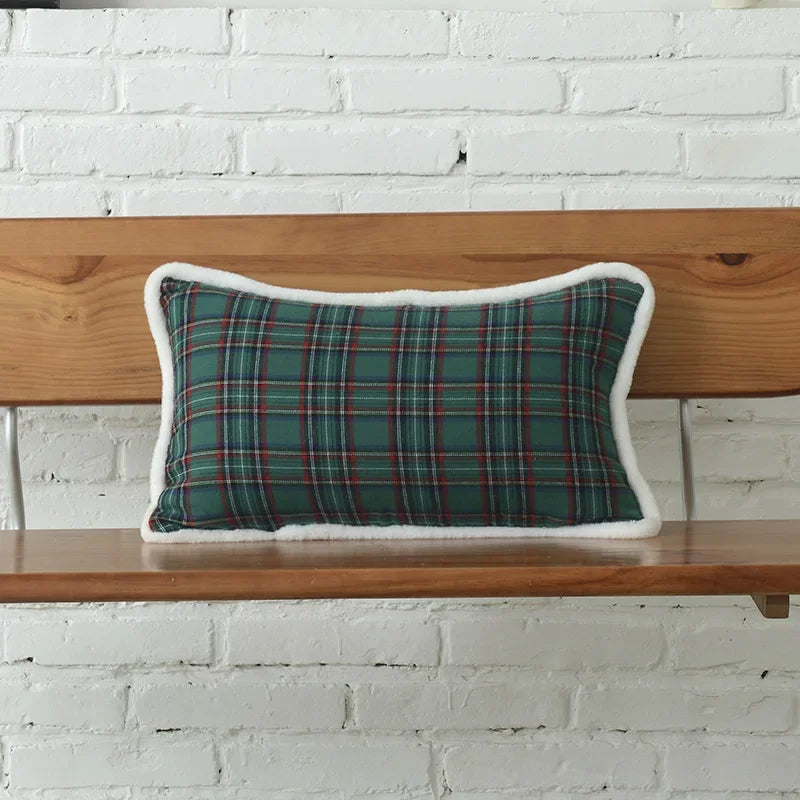 coussins brodés motif tartan vert rouge hoho joy noël decoration intérieure vintage moderne