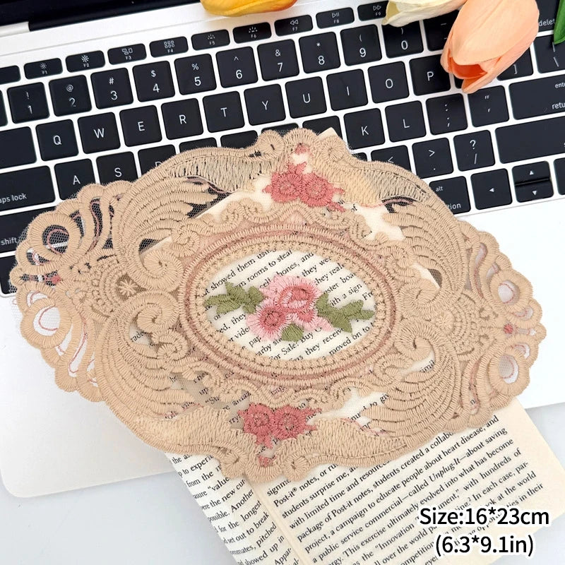 serviettes table vintage broderie florale dentelle rose blanc vert