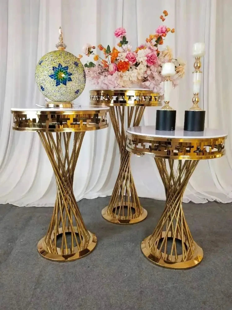 tables basses décoratives or marbre occasion mariage anniversaire moderne élégantes ajourées fleurs gâteaux
