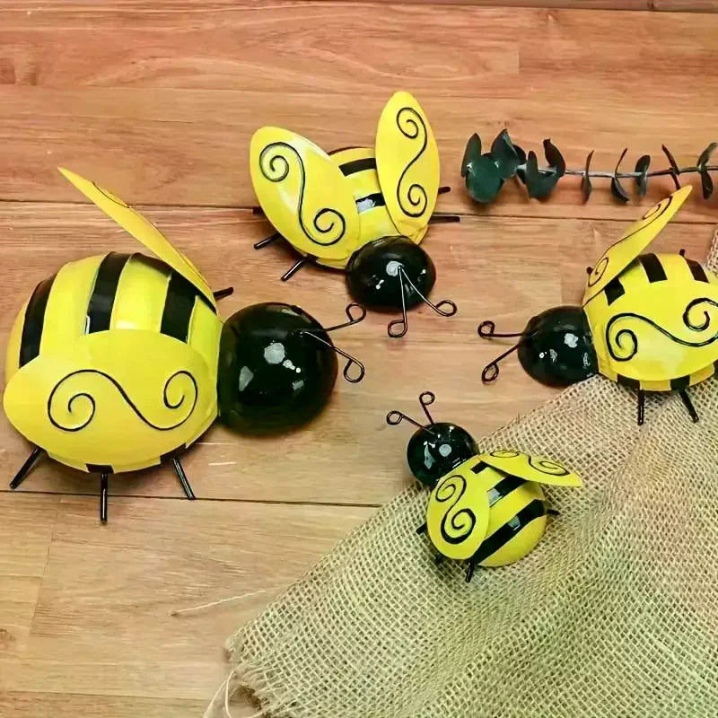 décoration extérieure abeille artisanale jaune noire rayures patio jardin pendaison métal fleuri