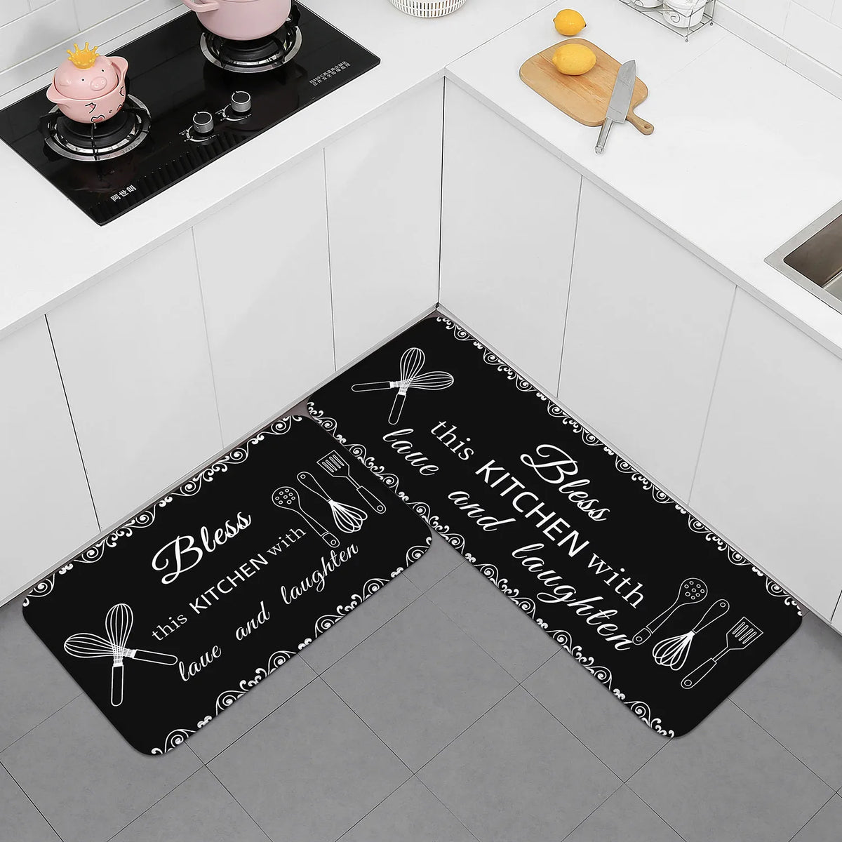 tapis cuisine gris noir rouge moderne ustensiles texte fleurs cactus salle bain