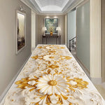 Magnifique tapis de couloir avec de belles fleurs dorées aux motifs et textures élégants, dans un décor intérieur gris et blanc raffiné.